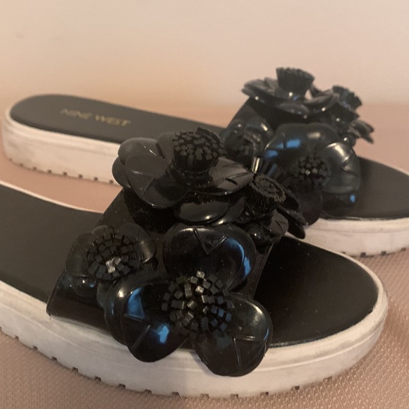 Nine West Women's Rainen Flower Embellished Jelly Flower Slide - Picture 4 of 10